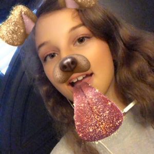 Meet your Posher, Chloe